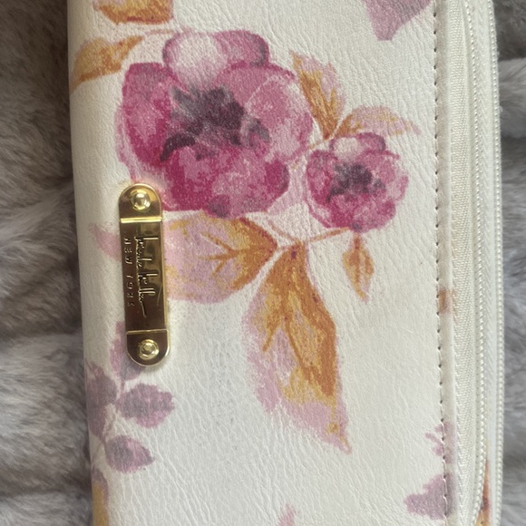 Nicole Miller Wallet with strap - Picture 11 of 11